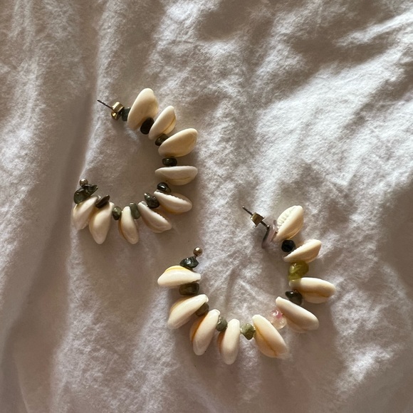 ✨SALE✨Zara shell hoop earrings ✨SALE✨ - Picture 5 of 7